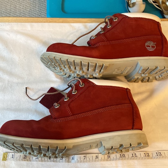 Timberland Nell Red Leather & White Lug Sole Ankle Boot - Picture 4 of 9